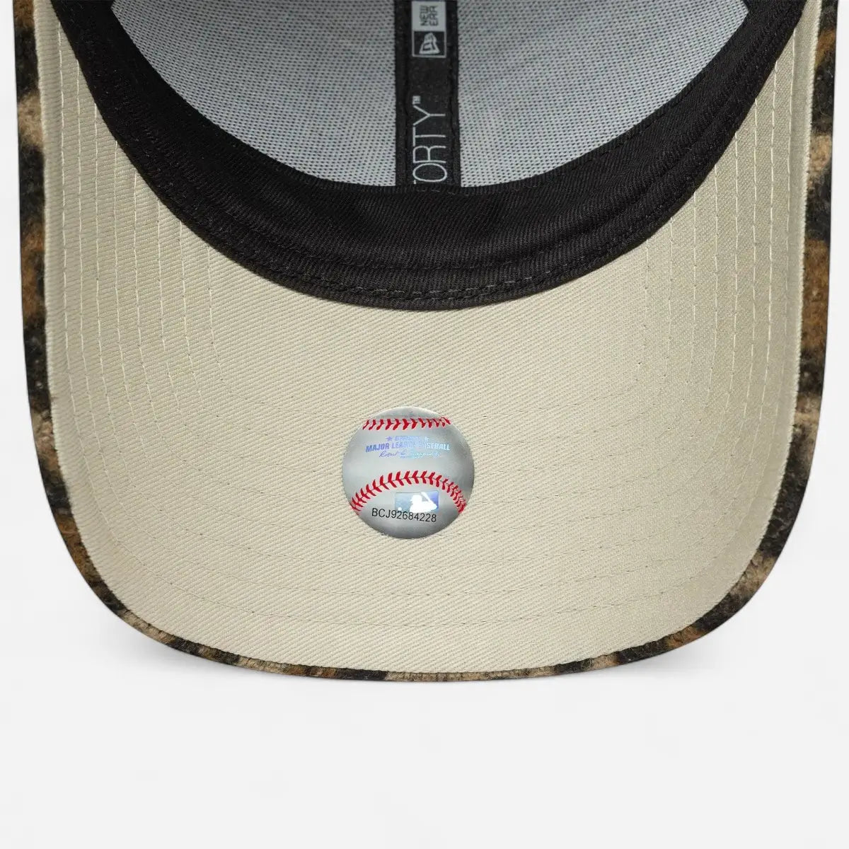 New Era Cappellino Donna 9FORTY Regolabile New York Yankees Cosy Leopard