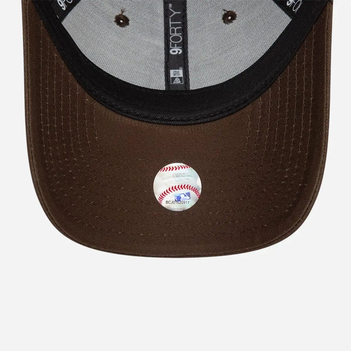 New Era Cappellino 9FORTY regolabile Tonal New York Yankees donna Total Brown
