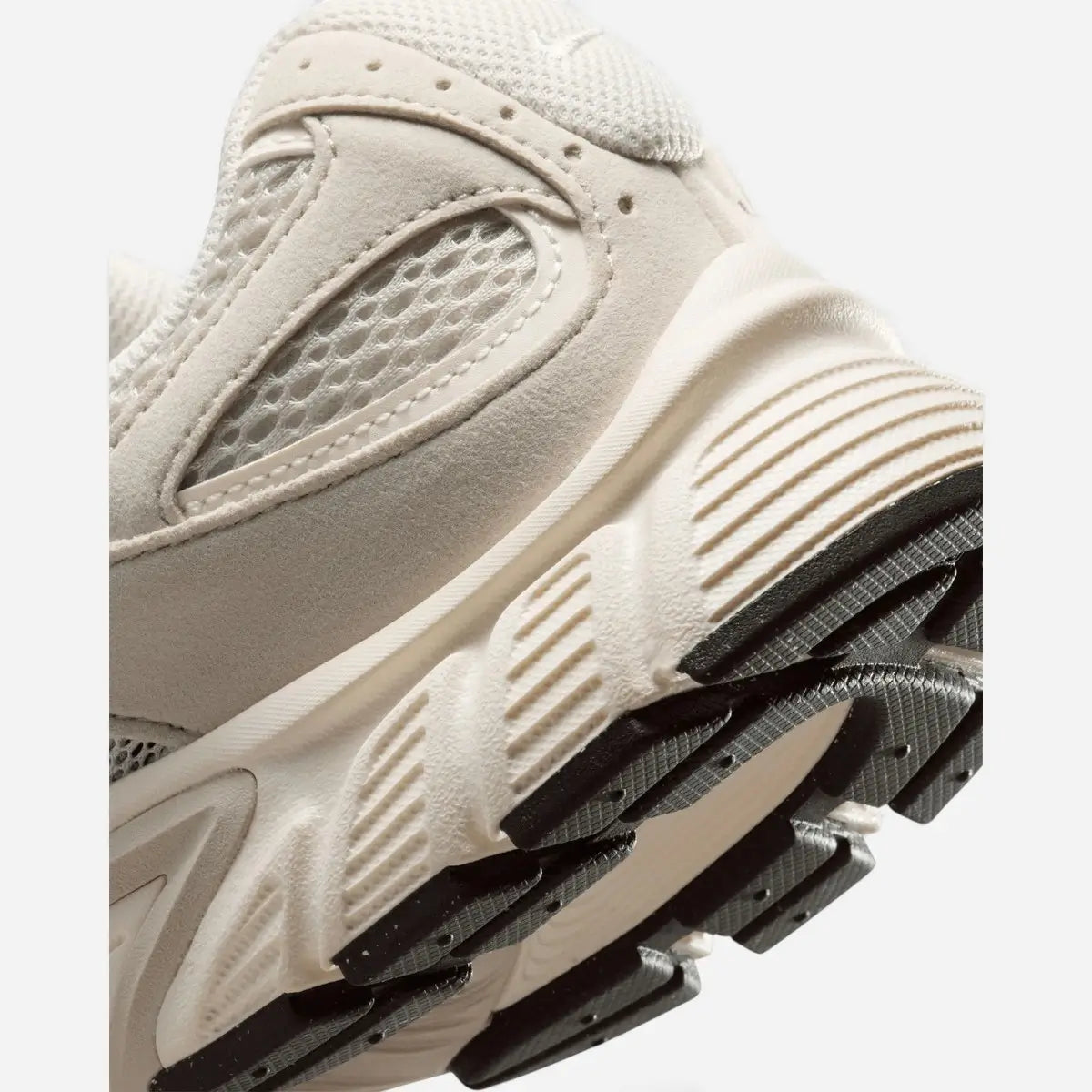 Nike V5 RNR Beige