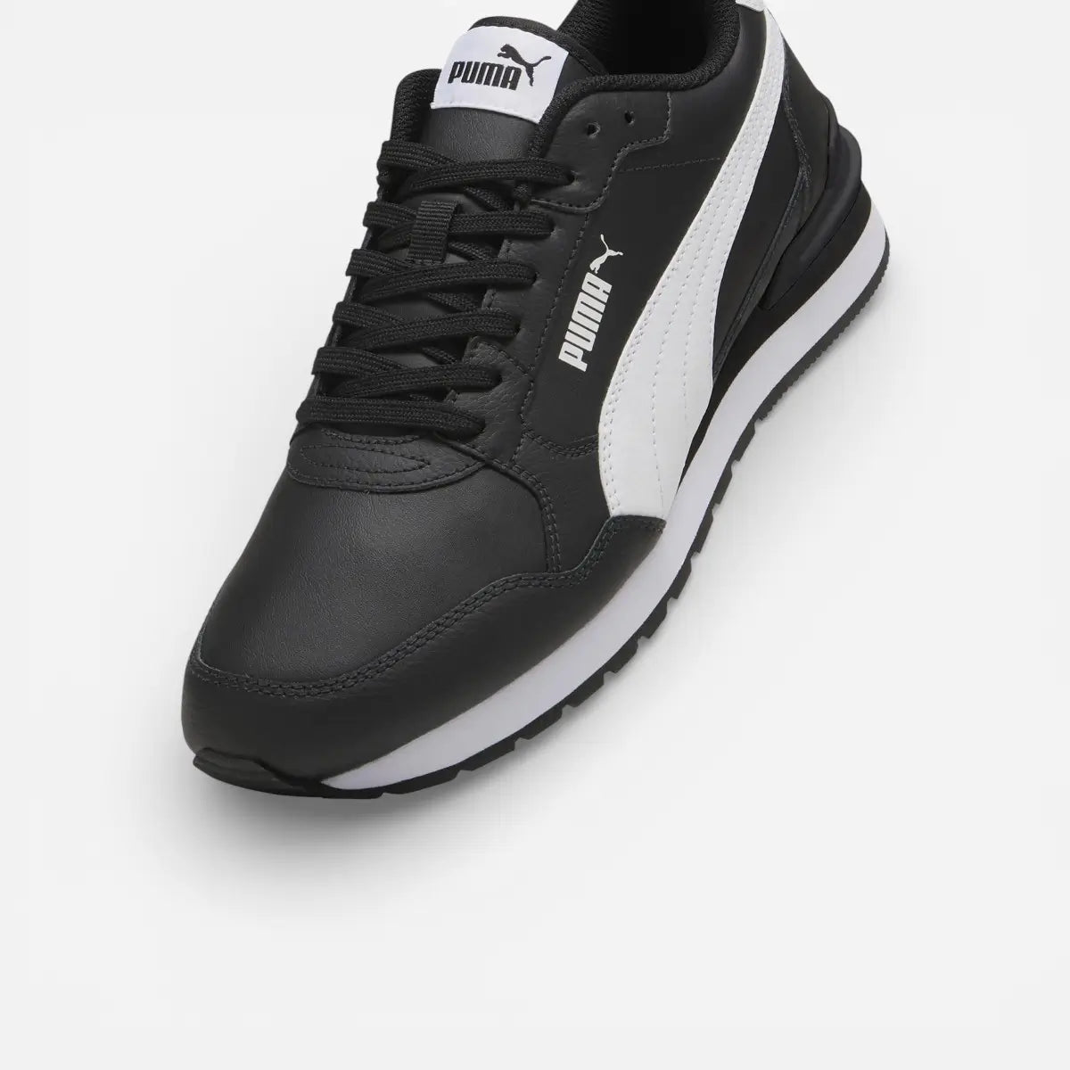 Puma ST Runner v4 Black White
